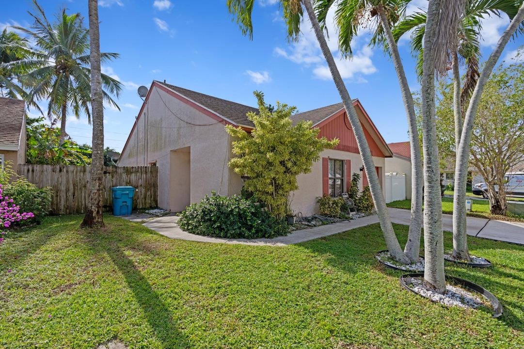 For Sale: $394,500 (3 beds, 2 baths, 1240 Square Feet)