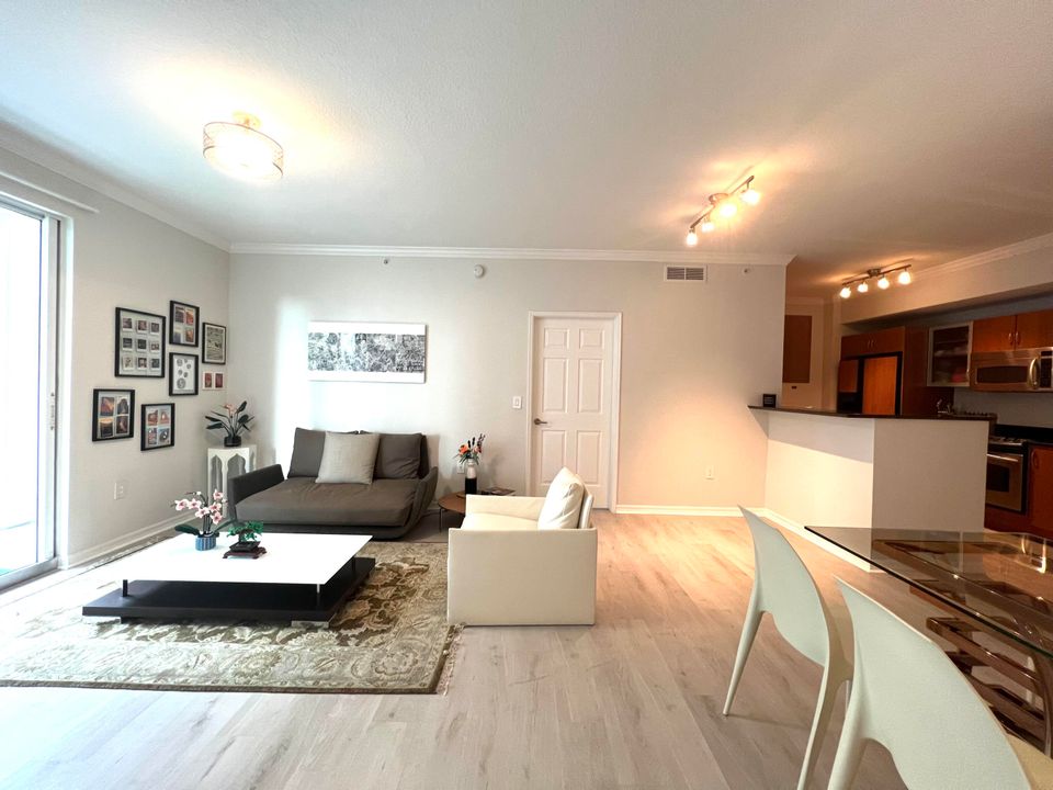 For Rent: $2,750 (2 beds, 2 baths, 1000 Square Feet)