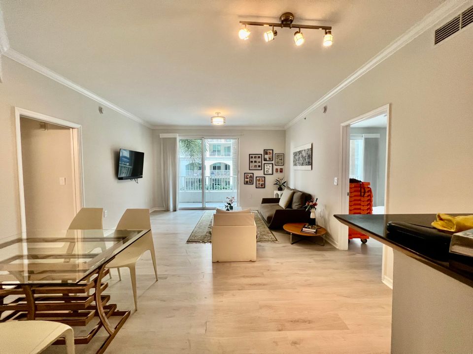 For Rent: $2,750 (2 beds, 2 baths, 1000 Square Feet)