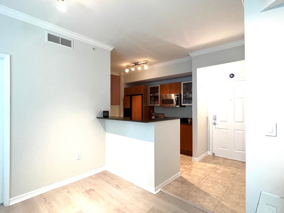 For Rent: $2,750 (2 beds, 2 baths, 1000 Square Feet)