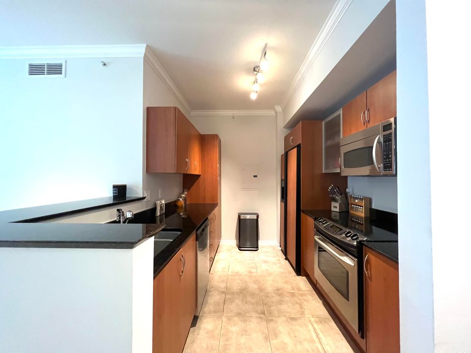 For Rent: $2,750 (2 beds, 2 baths, 1000 Square Feet)