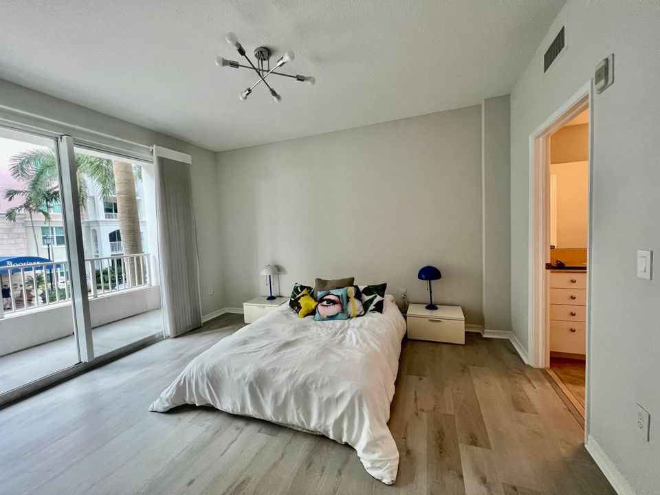 For Rent: $2,750 (2 beds, 2 baths, 1000 Square Feet)