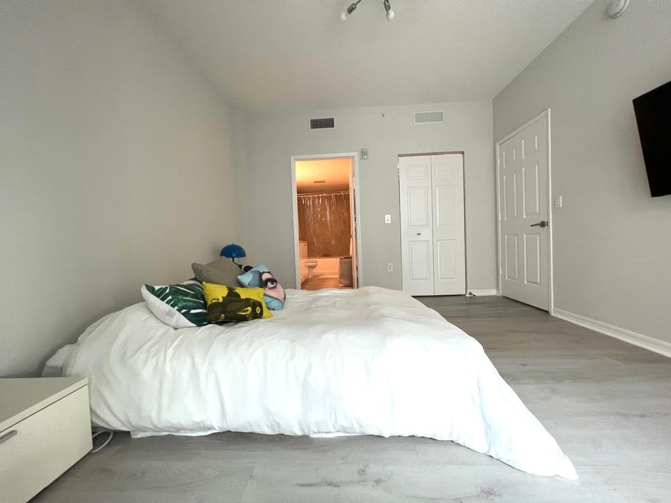 For Rent: $2,750 (2 beds, 2 baths, 1000 Square Feet)