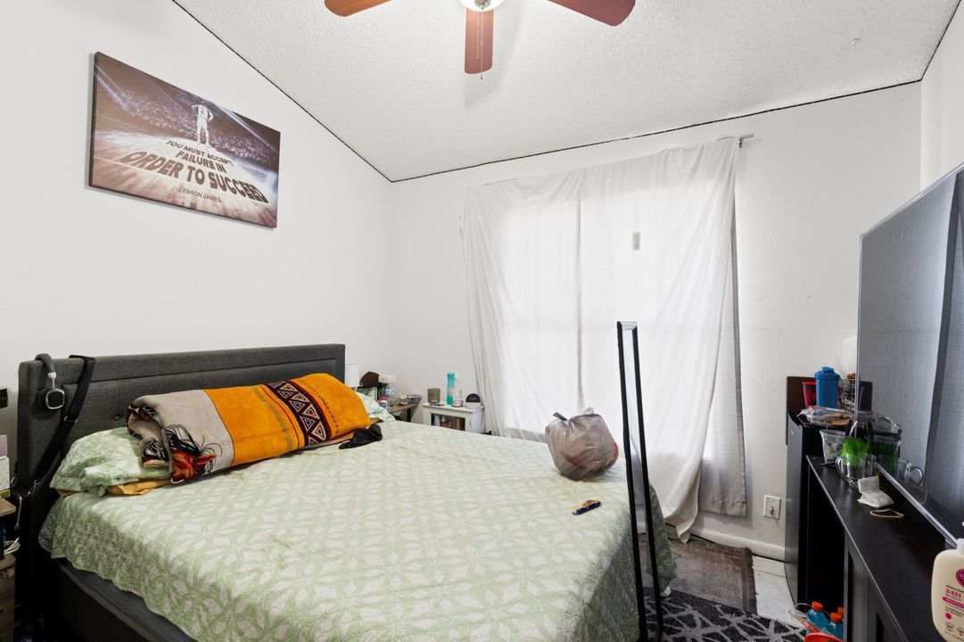 For Sale: $394,500 (3 beds, 2 baths, 1240 Square Feet)