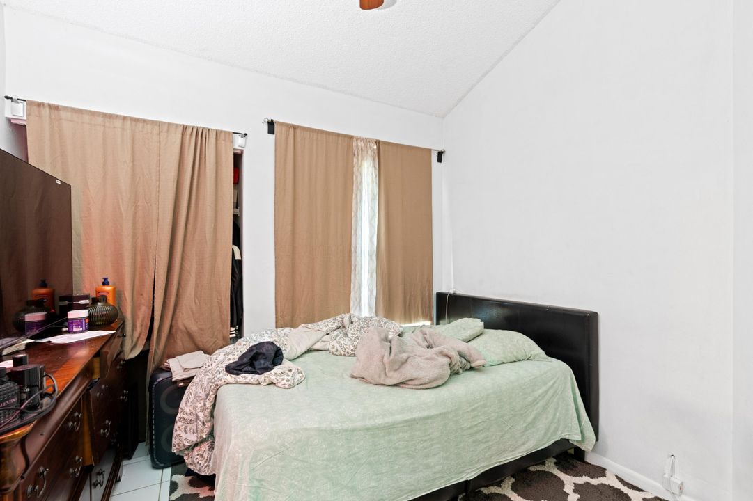 For Sale: $394,500 (3 beds, 2 baths, 1240 Square Feet)