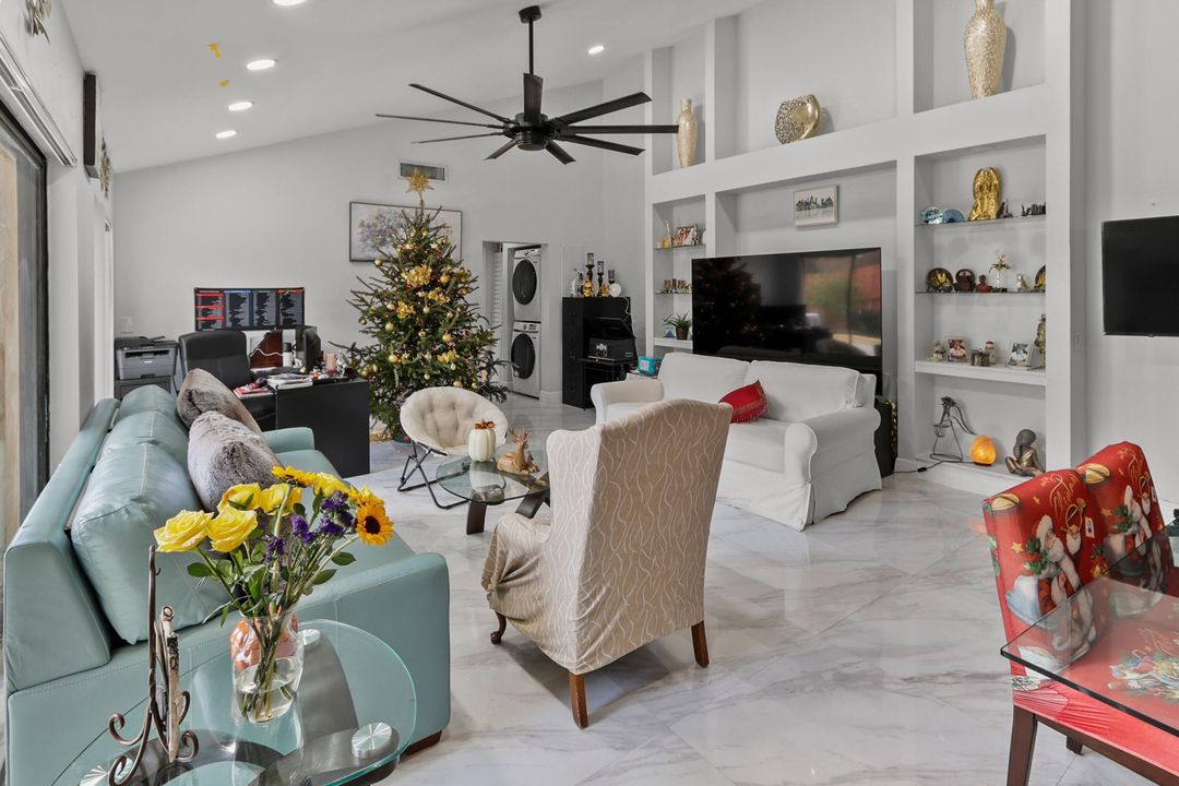 For Sale: $360,000 (2 beds, 2 baths, 1332 Square Feet)