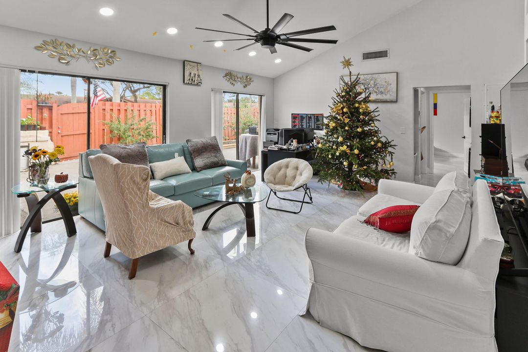 For Sale: $360,000 (2 beds, 2 baths, 1332 Square Feet)