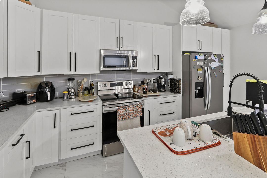 For Sale: $360,000 (2 beds, 2 baths, 1332 Square Feet)