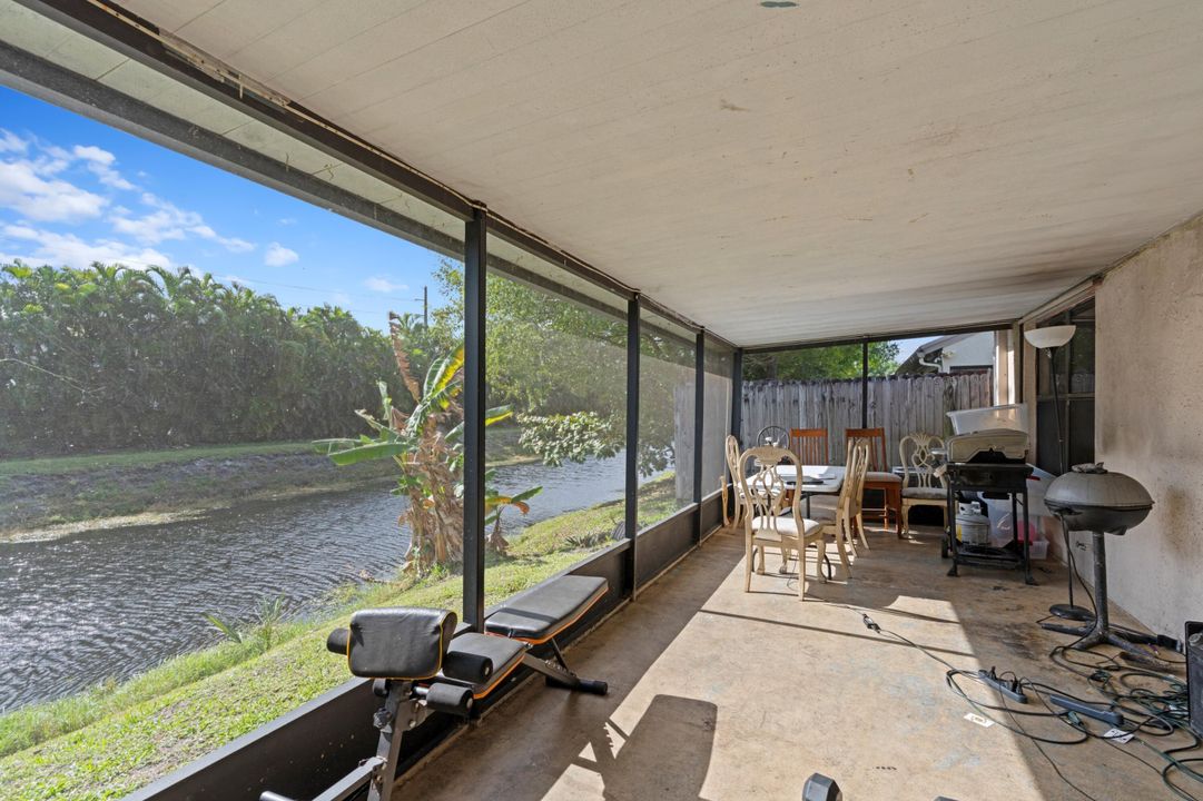 For Sale: $394,500 (3 beds, 2 baths, 1240 Square Feet)