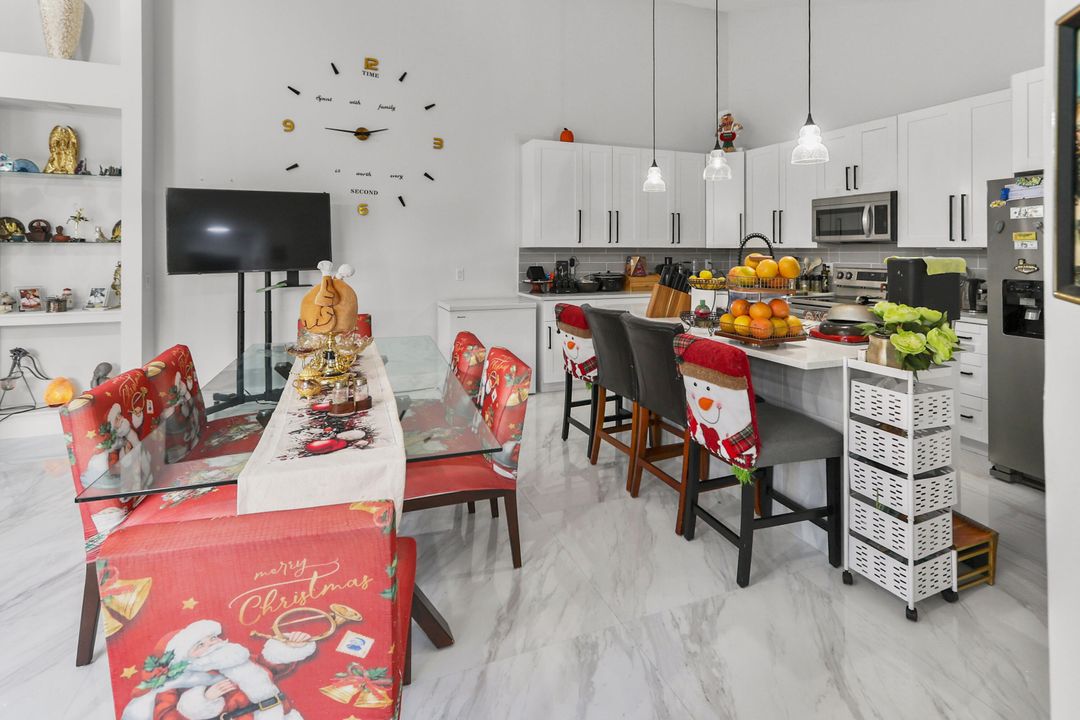 For Sale: $360,000 (2 beds, 2 baths, 1332 Square Feet)