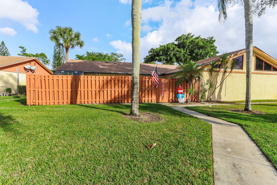 For Sale: $360,000 (2 beds, 2 baths, 1332 Square Feet)