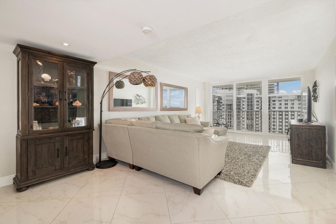 На продажу: $799,000 (2 спален, 2 ванн, 1086 Квадратных фут)