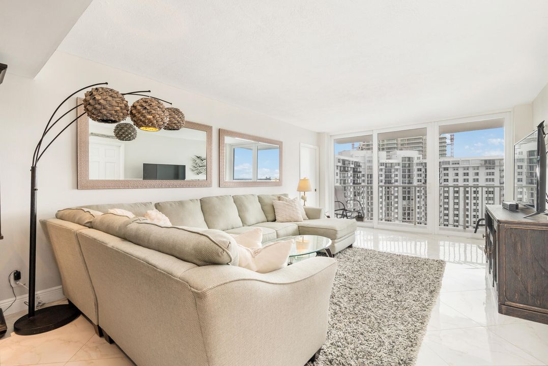 На продажу: $799,000 (2 спален, 2 ванн, 1086 Квадратных фут)