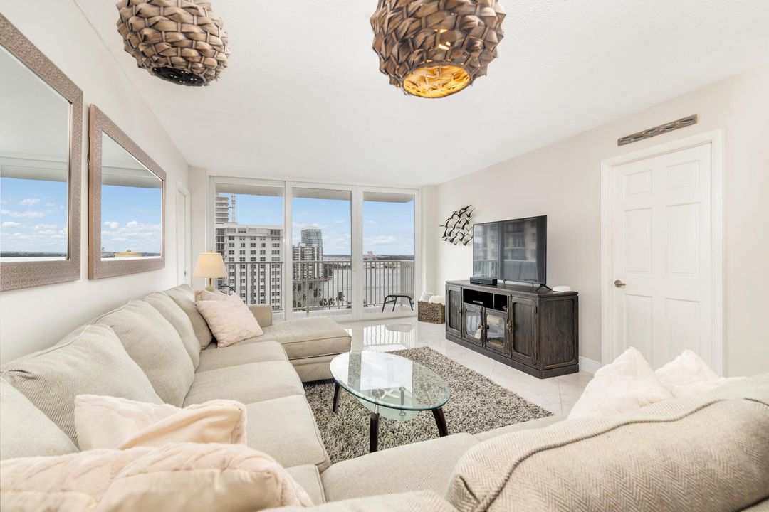 На продажу: $799,000 (2 спален, 2 ванн, 1086 Квадратных фут)