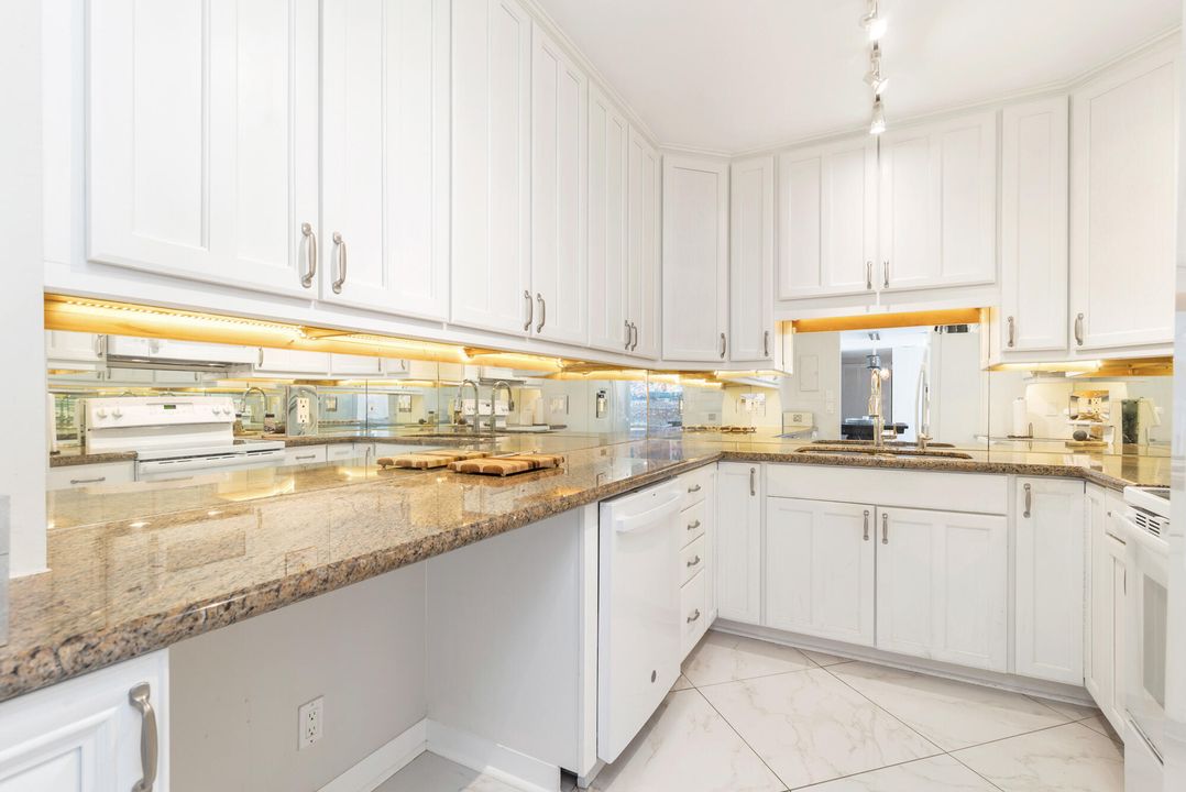 На продажу: $799,000 (2 спален, 2 ванн, 1086 Квадратных фут)