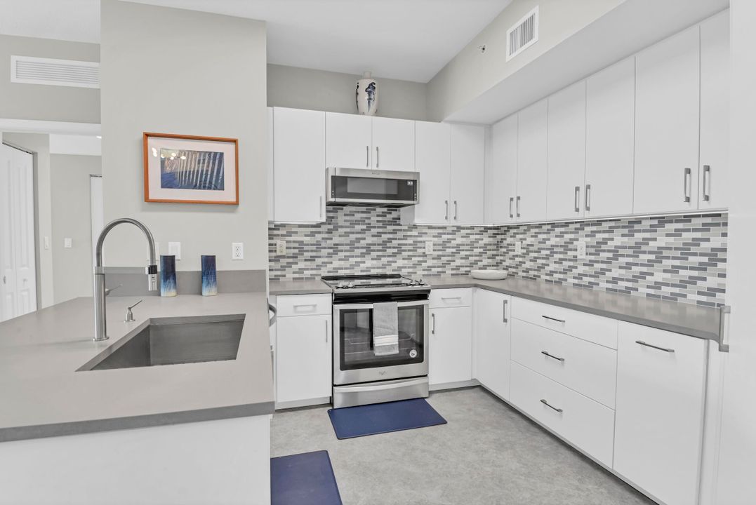 For Sale: $595,000 (2 beds, 2 baths, 1350 Square Feet)