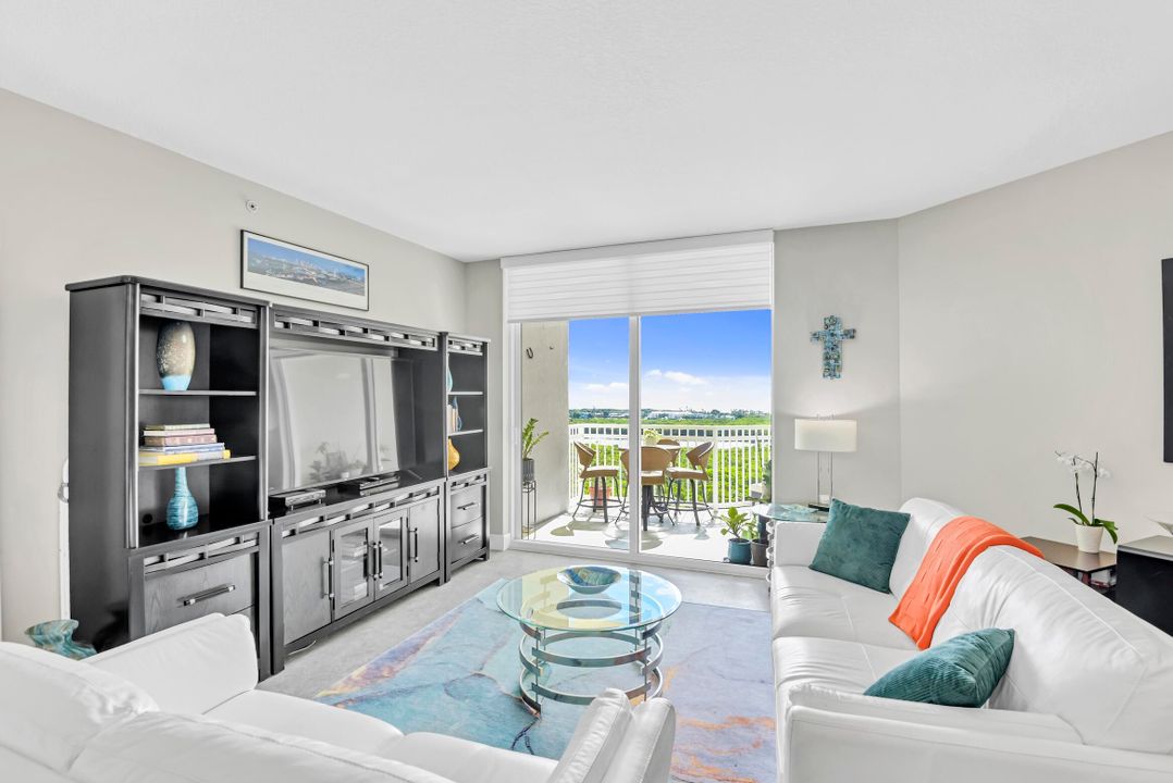 For Sale: $595,000 (2 beds, 2 baths, 1350 Square Feet)