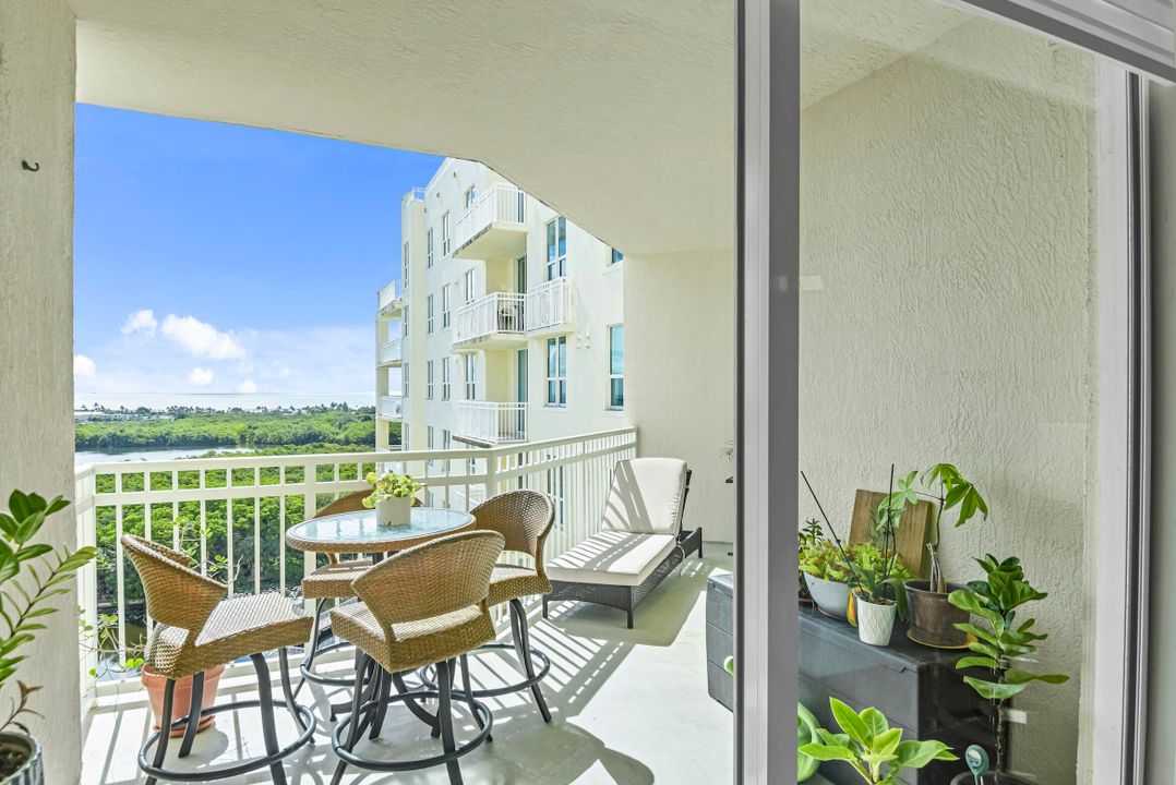 For Sale: $595,000 (2 beds, 2 baths, 1350 Square Feet)