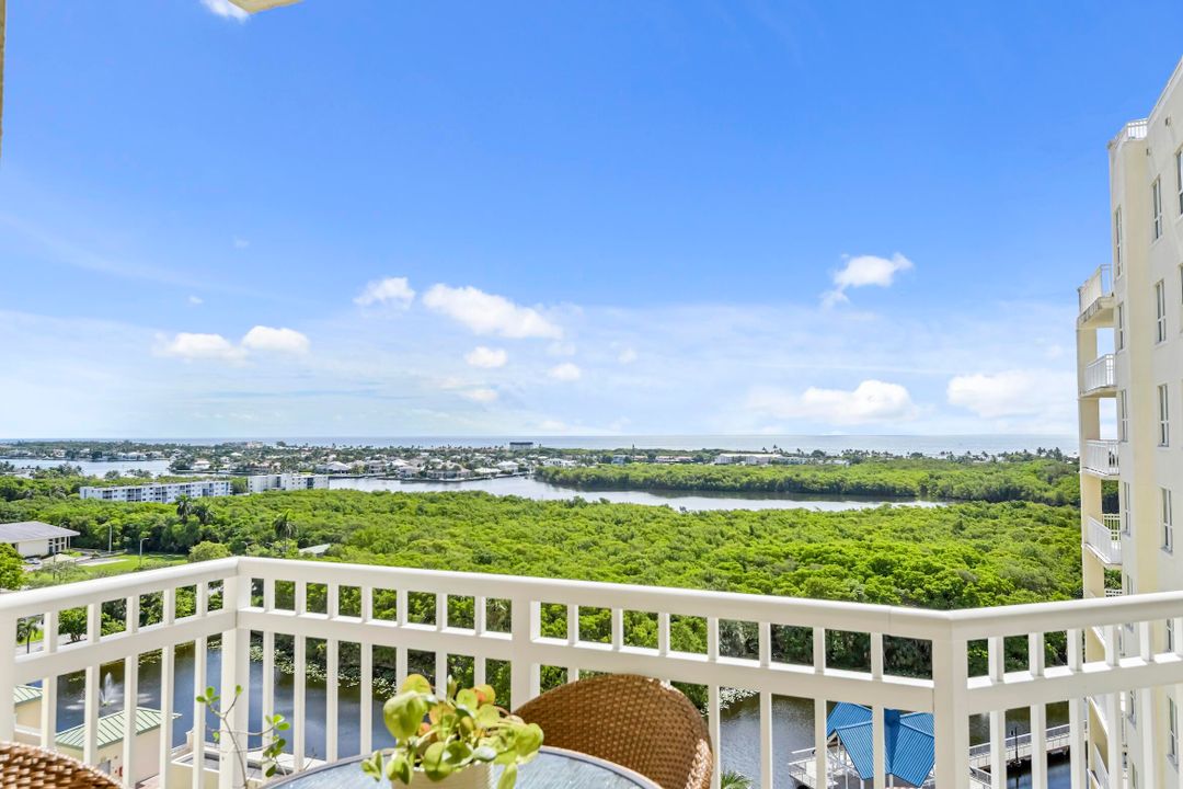 For Sale: $595,000 (2 beds, 2 baths, 1350 Square Feet)