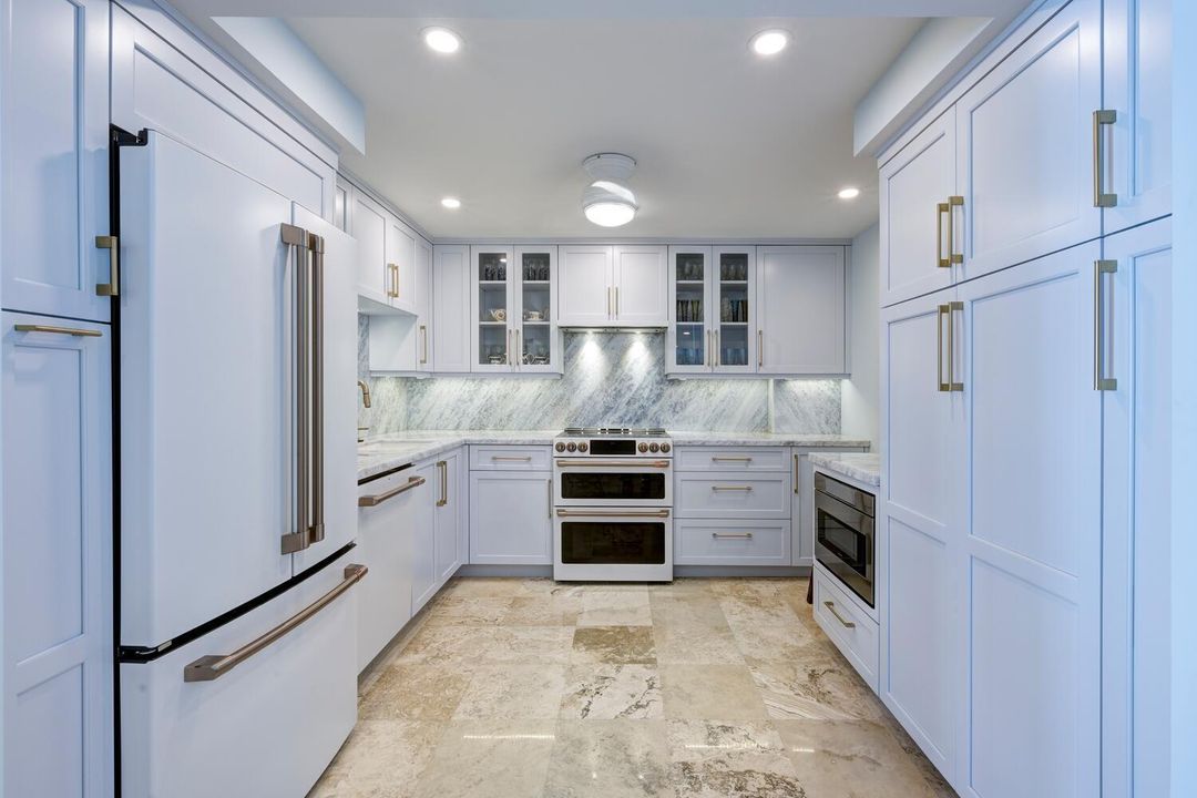 For Sale: $685,000 (2 beds, 2 baths, 1226 Square Feet)