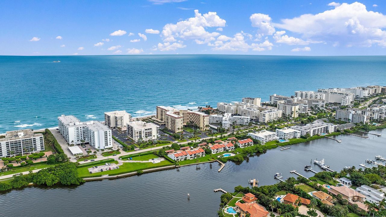 For Sale: $685,000 (2 beds, 2 baths, 1226 Square Feet)