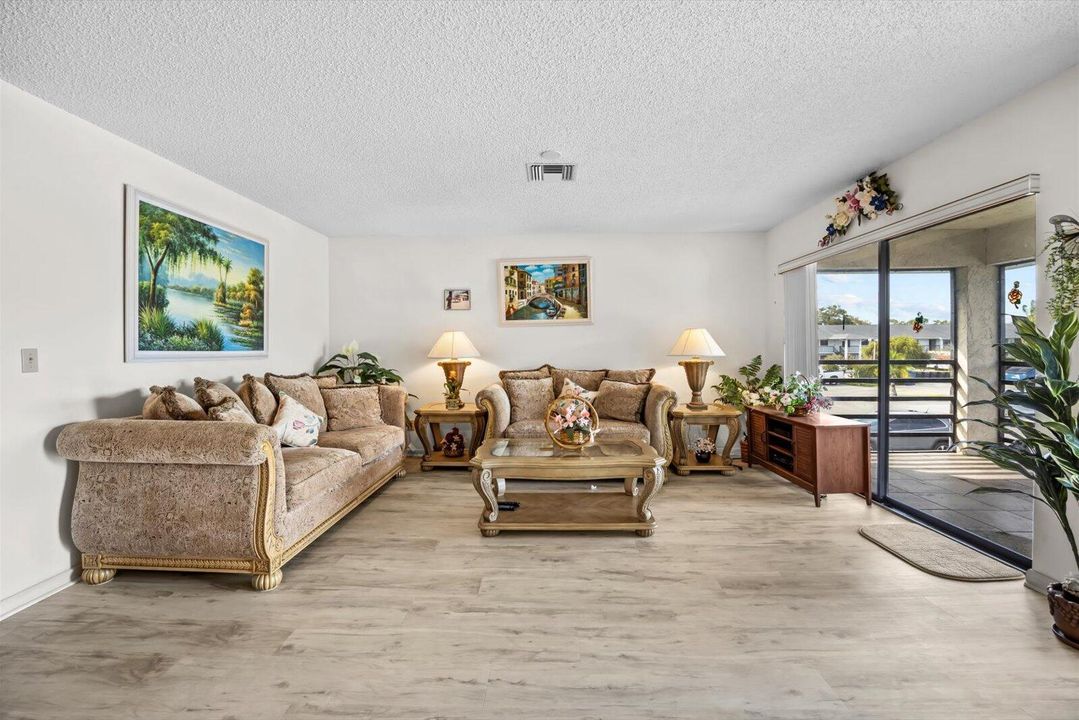 En Venta: $189,000 (3 camas, 2 baños, 1264 Pies cuadrados)