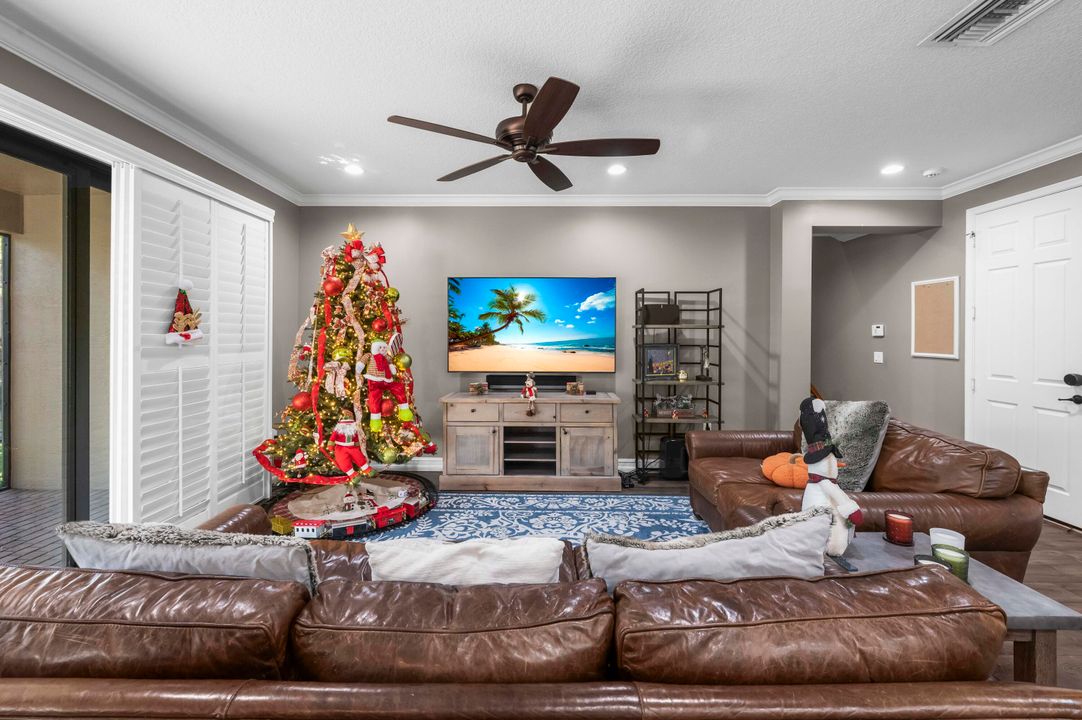 На продажу: $899,900 (5 спален, 4 ванн, 2848 Квадратных фут)