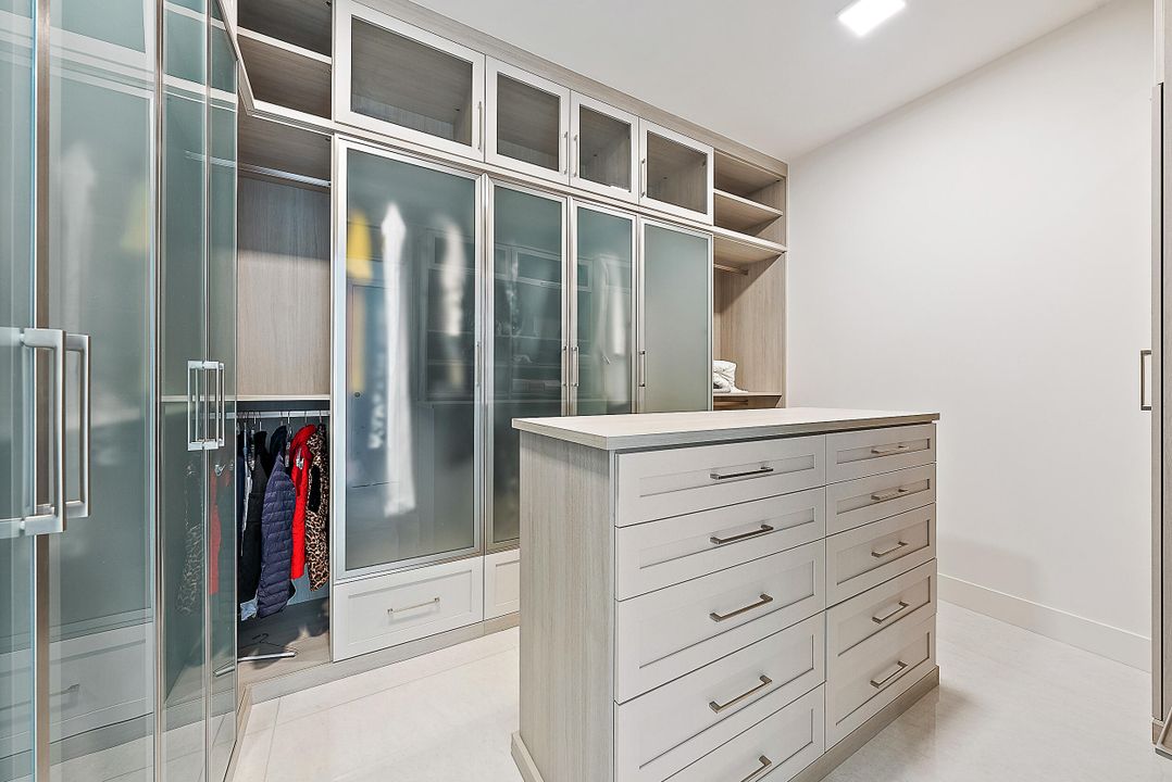 For Sale: $9,250,000 (3 beds, 4 baths, 3940 Square Feet)