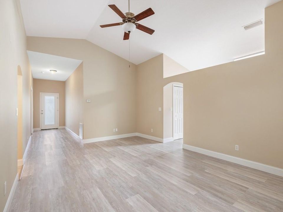 En Venta: $389,000 (4 camas, 2 baños, 1887 Pies cuadrados)