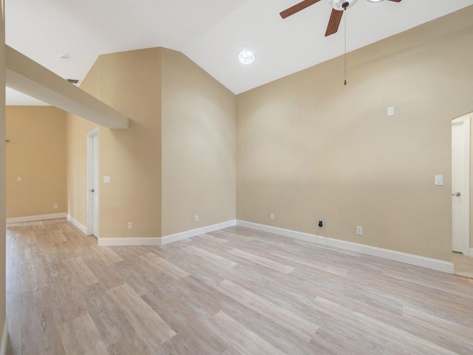 En Venta: $389,000 (4 camas, 2 baños, 1887 Pies cuadrados)