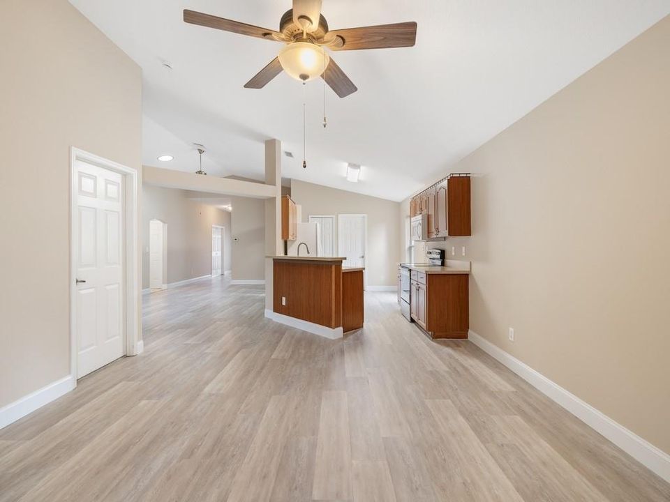 En Venta: $389,000 (4 camas, 2 baños, 1887 Pies cuadrados)