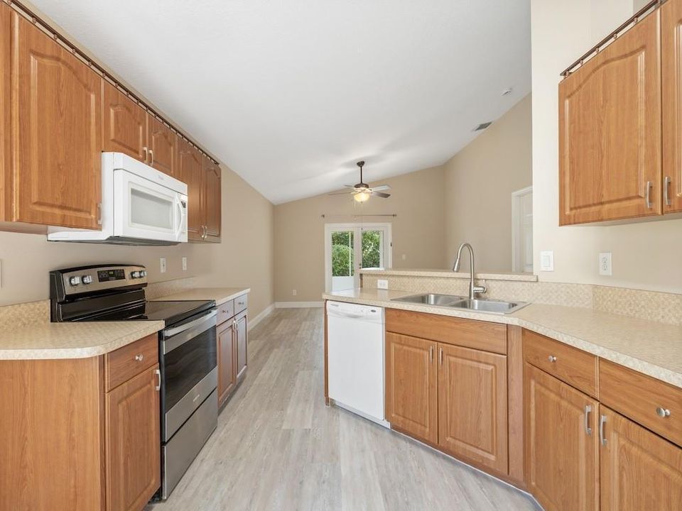 En Venta: $389,000 (4 camas, 2 baños, 1887 Pies cuadrados)