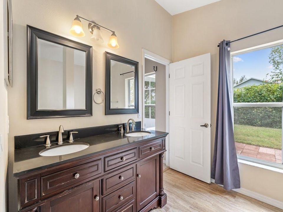 En Venta: $389,000 (4 camas, 2 baños, 1887 Pies cuadrados)