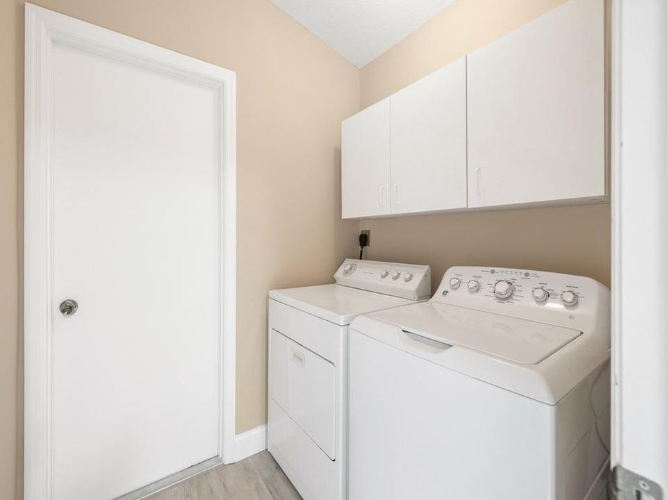 En Venta: $389,000 (4 camas, 2 baños, 1887 Pies cuadrados)