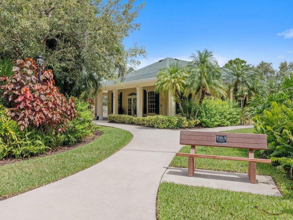 En Venta: $389,000 (4 camas, 2 baños, 1887 Pies cuadrados)