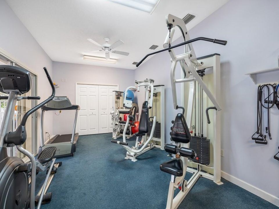 En Venta: $389,000 (4 camas, 2 baños, 1887 Pies cuadrados)