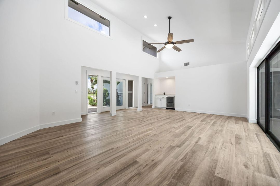 For Rent: $3,950 (4 beds, 2 baths, 1835 Square Feet)