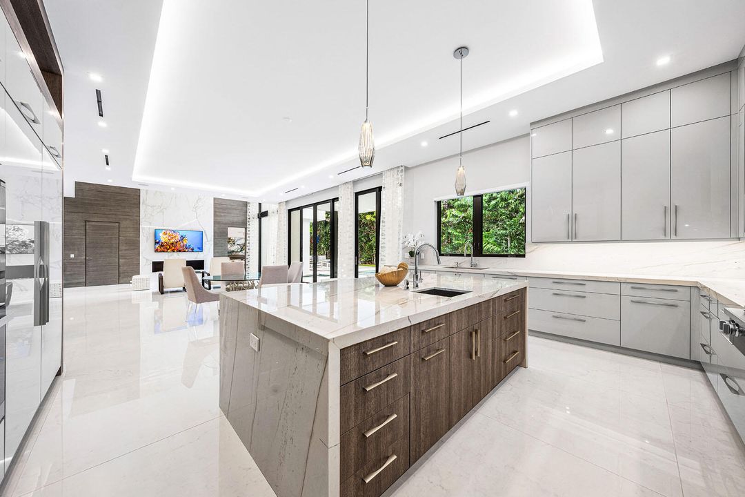 For Sale: $9,100,000 (5 beds, 6 baths, 6140 Square Feet)