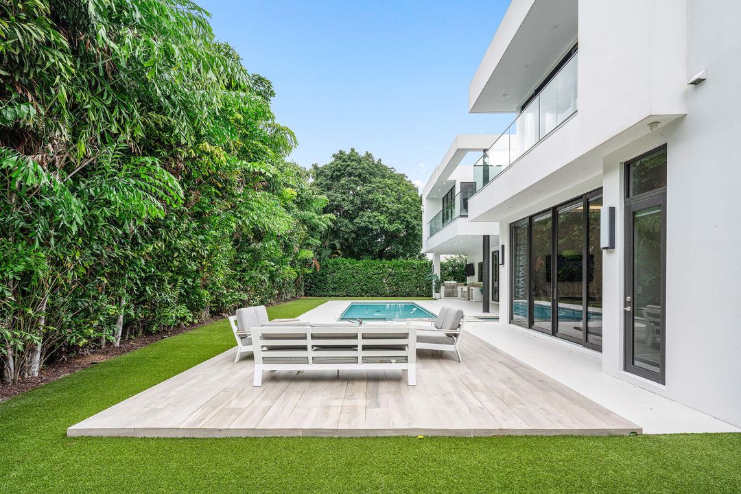 For Sale: $9,100,000 (5 beds, 6 baths, 6140 Square Feet)