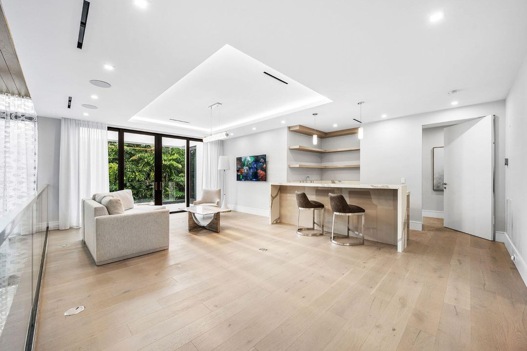 For Sale: $9,100,000 (5 beds, 6 baths, 6140 Square Feet)