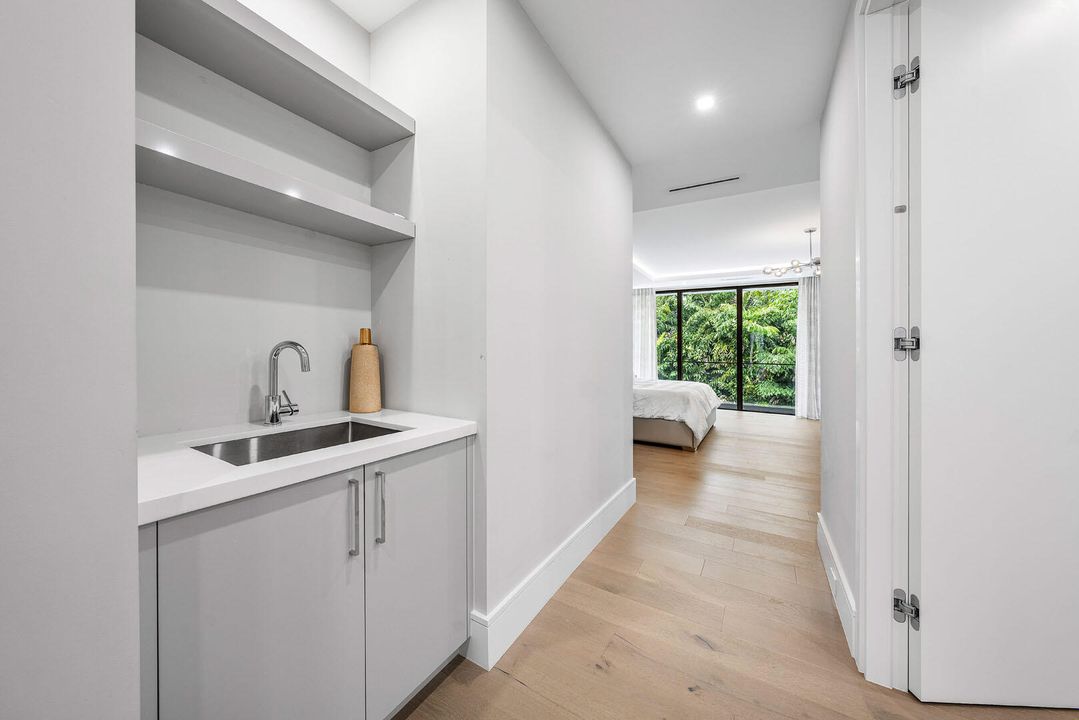 For Sale: $9,100,000 (5 beds, 6 baths, 6140 Square Feet)