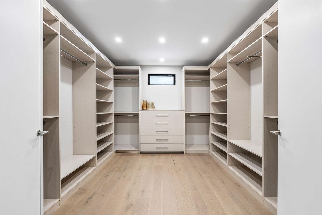 For Sale: $9,100,000 (5 beds, 6 baths, 6140 Square Feet)