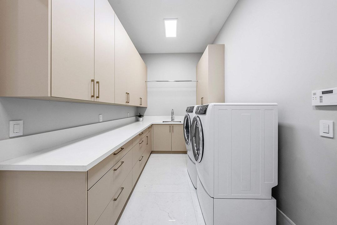 For Sale: $9,100,000 (5 beds, 6 baths, 6140 Square Feet)