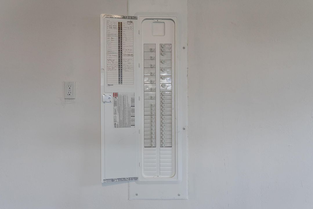 For Rent: $3,950 (4 beds, 2 baths, 1835 Square Feet)