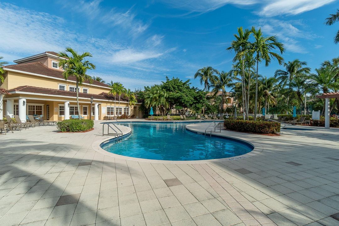 На продажу: $250,000 (1 спален, 1 ванн, 740 Квадратных фут)