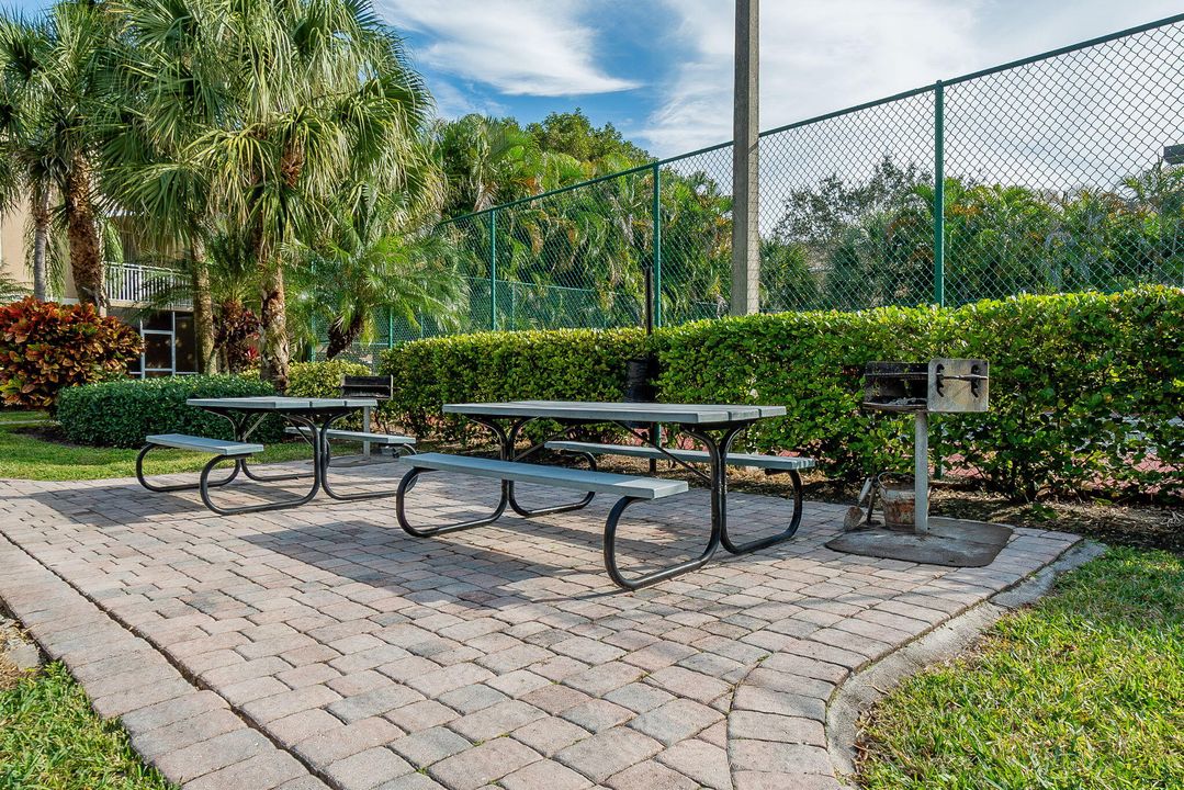 На продажу: $250,000 (1 спален, 1 ванн, 740 Квадратных фут)