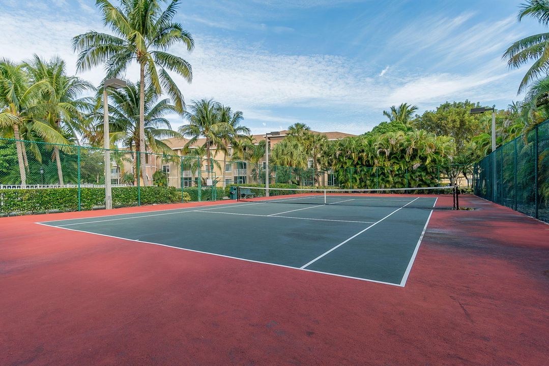 На продажу: $250,000 (1 спален, 1 ванн, 740 Квадратных фут)