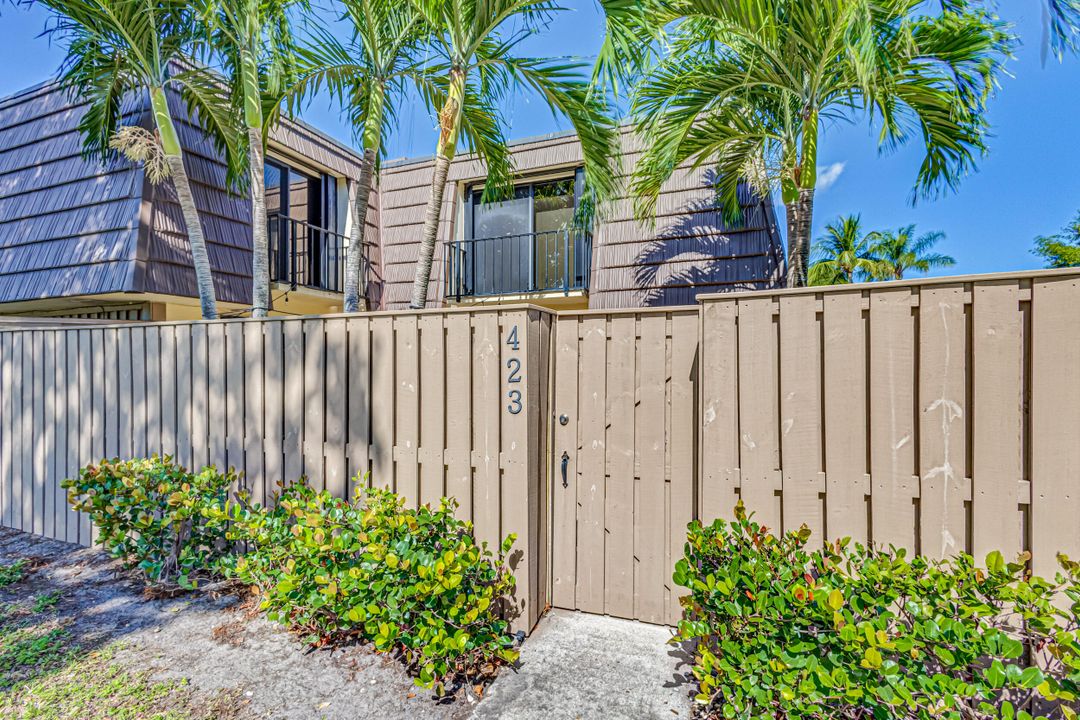 For Sale: $345,000 (2 beds, 2 baths, 1236 Square Feet)