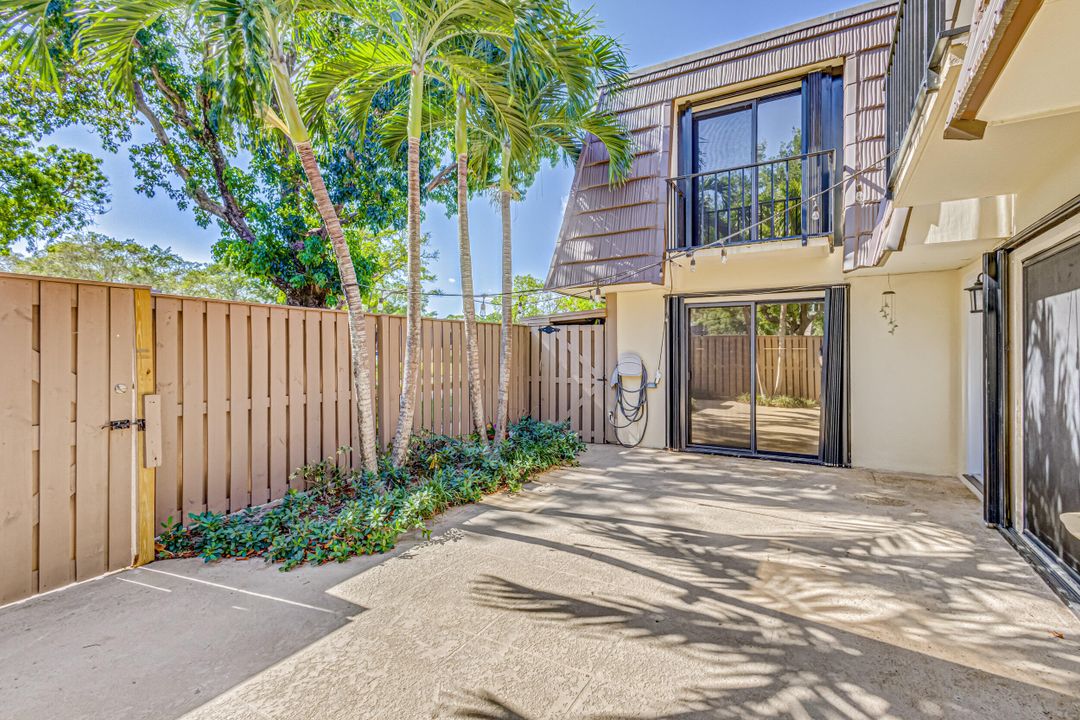 For Sale: $345,000 (2 beds, 2 baths, 1236 Square Feet)