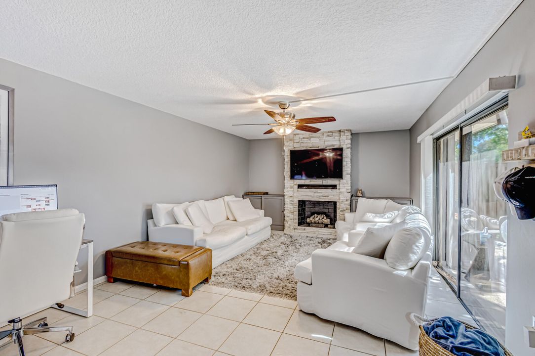 For Sale: $345,000 (2 beds, 2 baths, 1236 Square Feet)